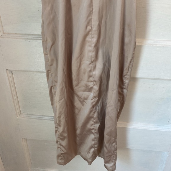 NWT Oh Polly Cut ‘Em Off Satin Bodycon Midi Dress in Beige, Size 0 - Picture 9 of 17